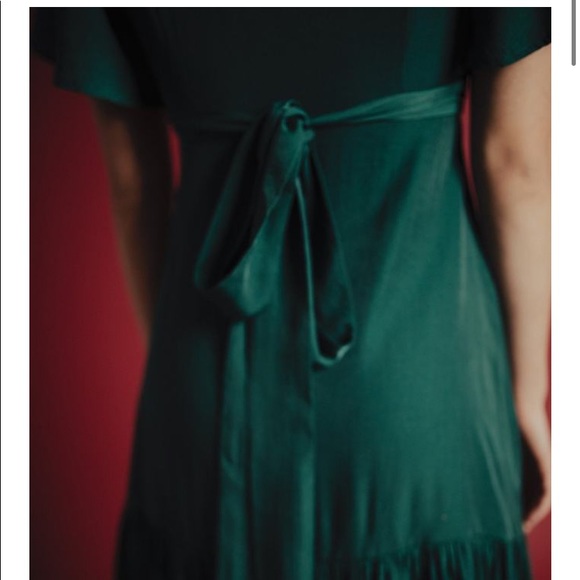 Green Satin/Silk Dress - Picture 3 of 3